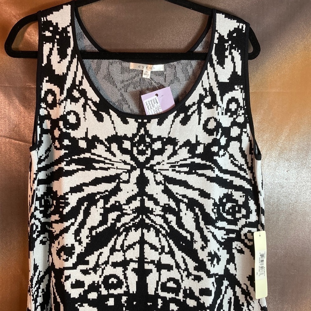 Black and white Cyrus XL knit dress. 40” chest. 38” waist flat. V.